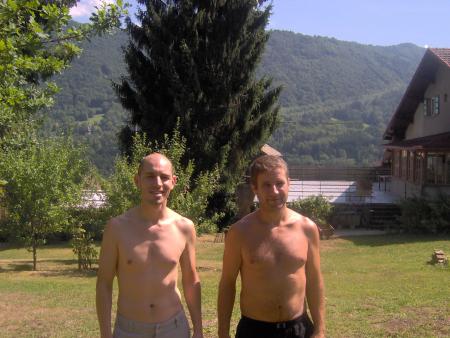 Mon frere (gauche) mon papa (droite)